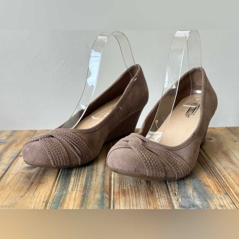 Seychelles Coconut Pewter Brown Faux Suede Wedge Pumps Women's Size 8 W